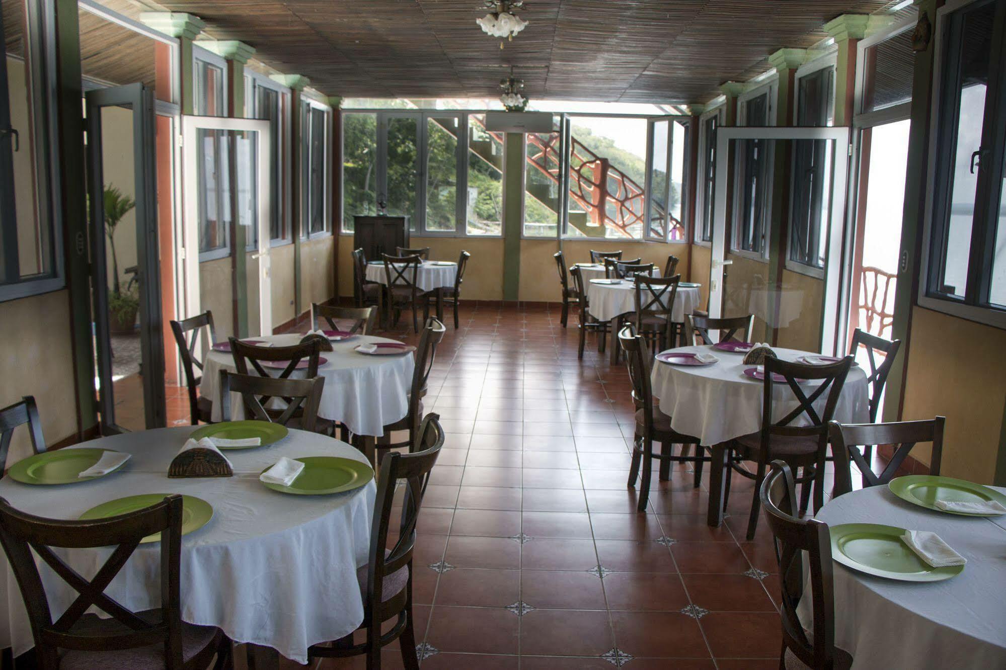 Hotel Ribiera Del Lago Peten Itza San Roman Exterior photo