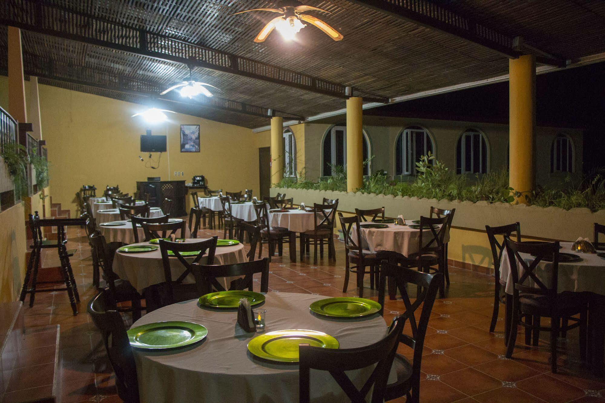 Hotel Ribiera Del Lago Peten Itza San Roman Exterior photo