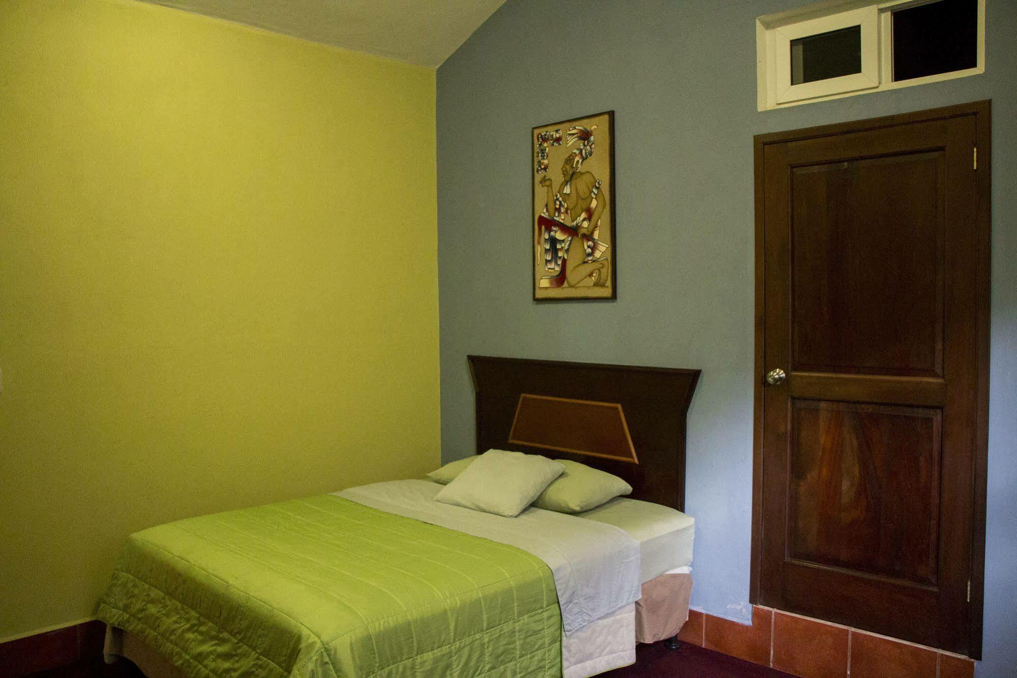 Hotel Ribiera Del Lago Peten Itza San Roman Exterior photo