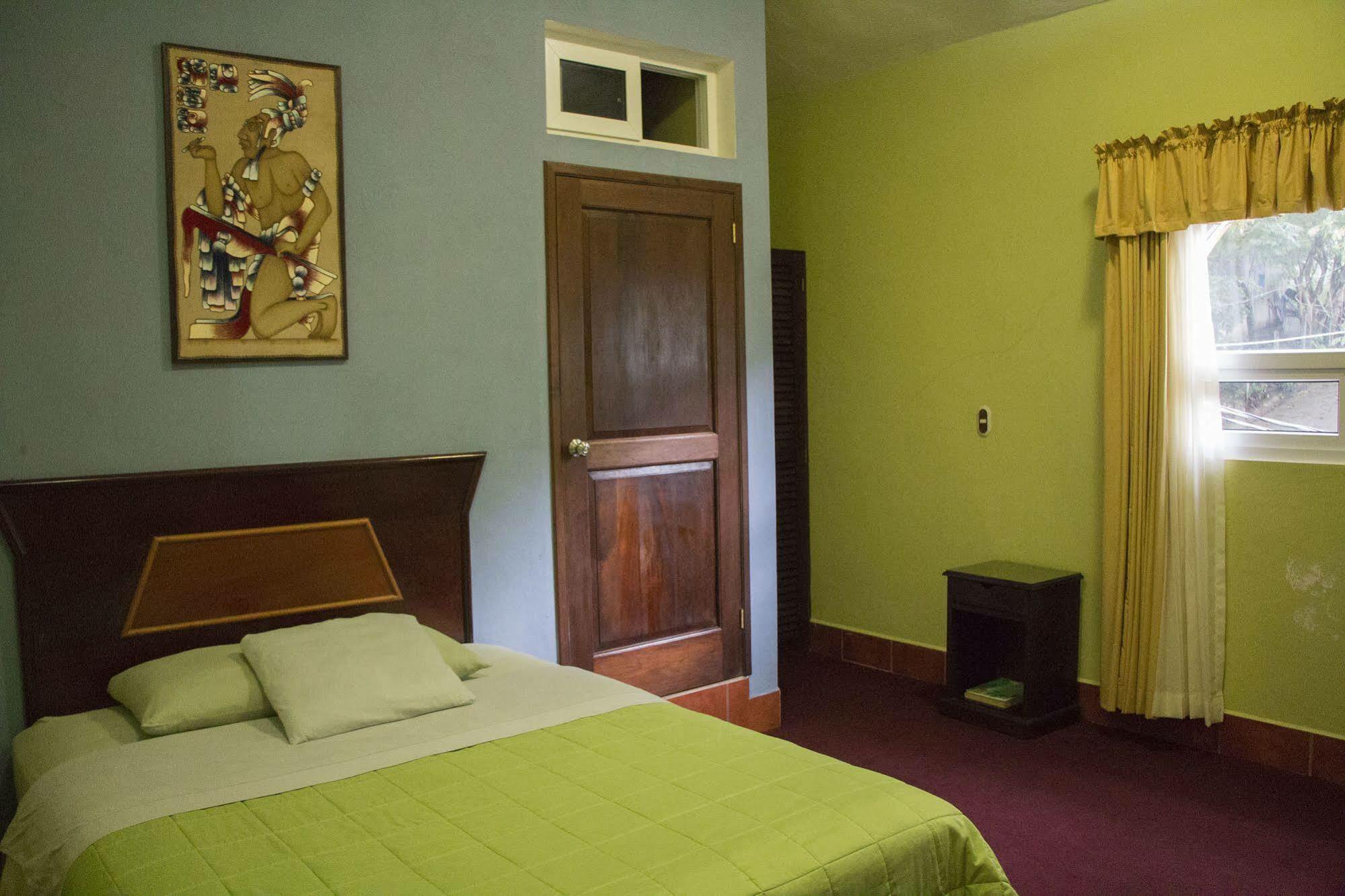 Hotel Ribiera Del Lago Peten Itza San Roman Exterior photo