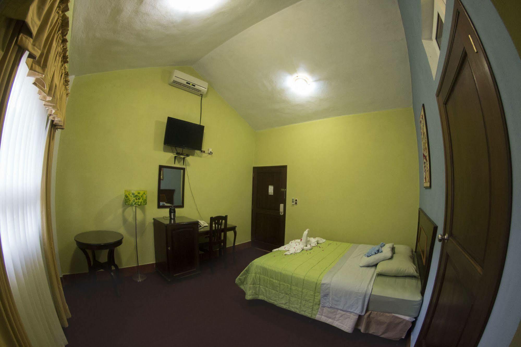 Hotel Ribiera Del Lago Peten Itza San Roman Exterior photo