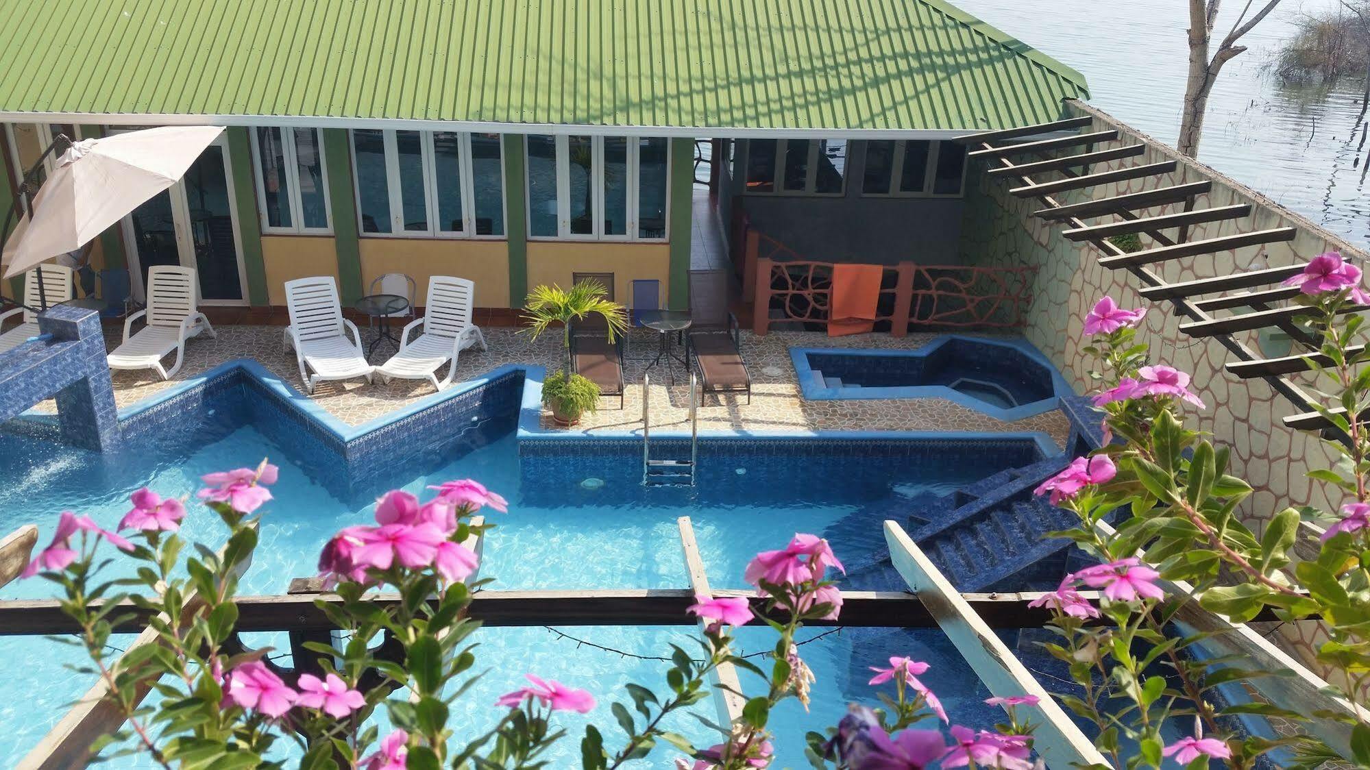 Hotel Ribiera Del Lago Peten Itza San Roman Exterior photo